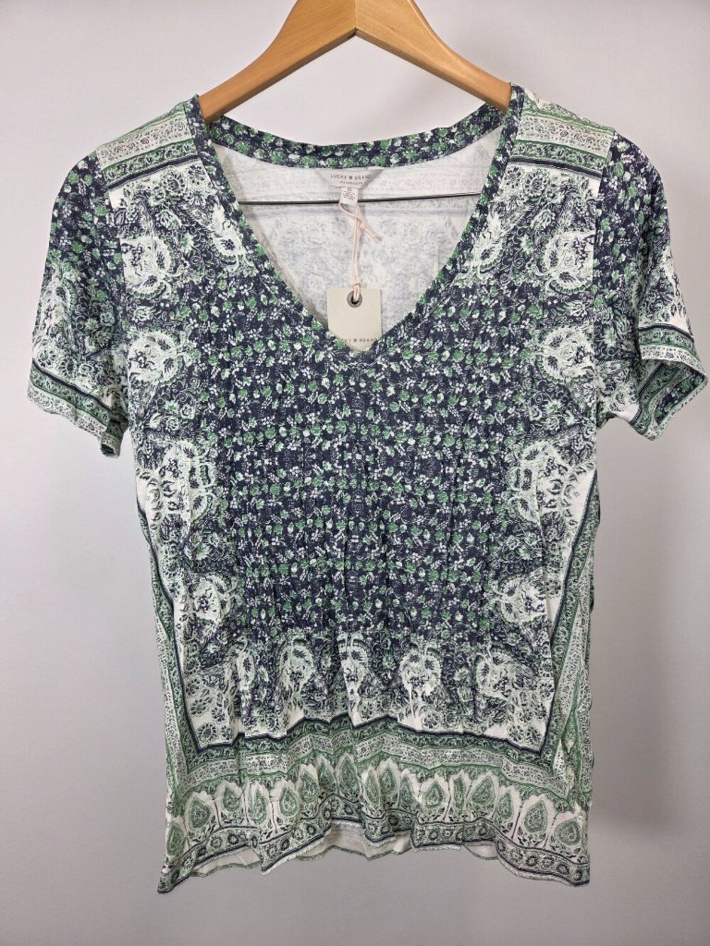 Lucky Brand T-Shirt Women’s Medium Green Floral Paisley V-Neck Short Sleeve Tee
